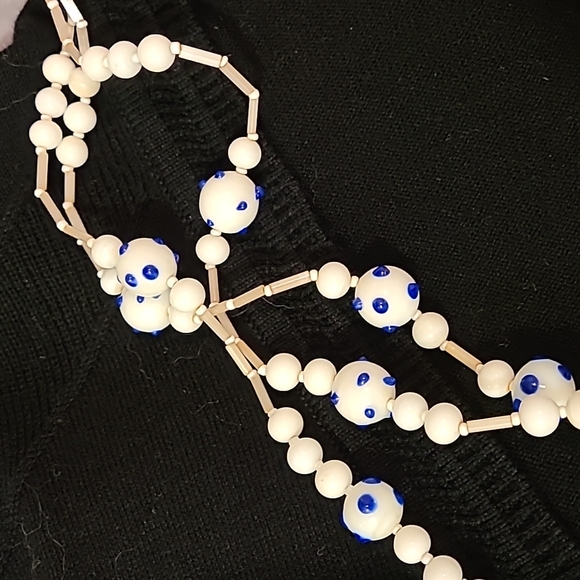 Vintage glass bead necklace - Picture 2 of 3